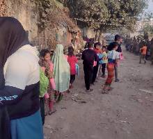 Kids in Mirpur receiving the blankets